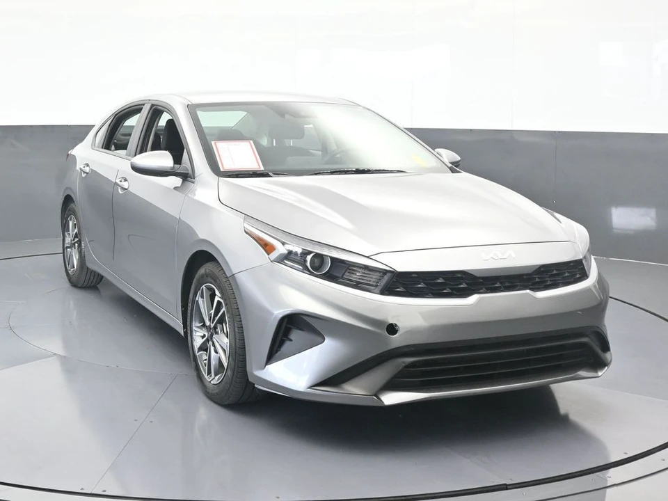 2024 Kia Forte - Image 9 of 12