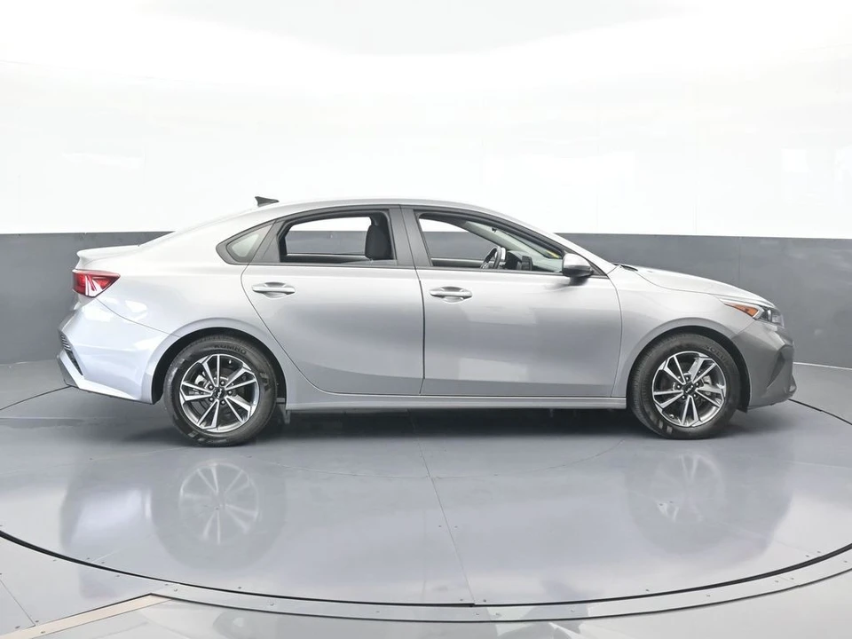 2024 Kia Forte - Image 7 of 12