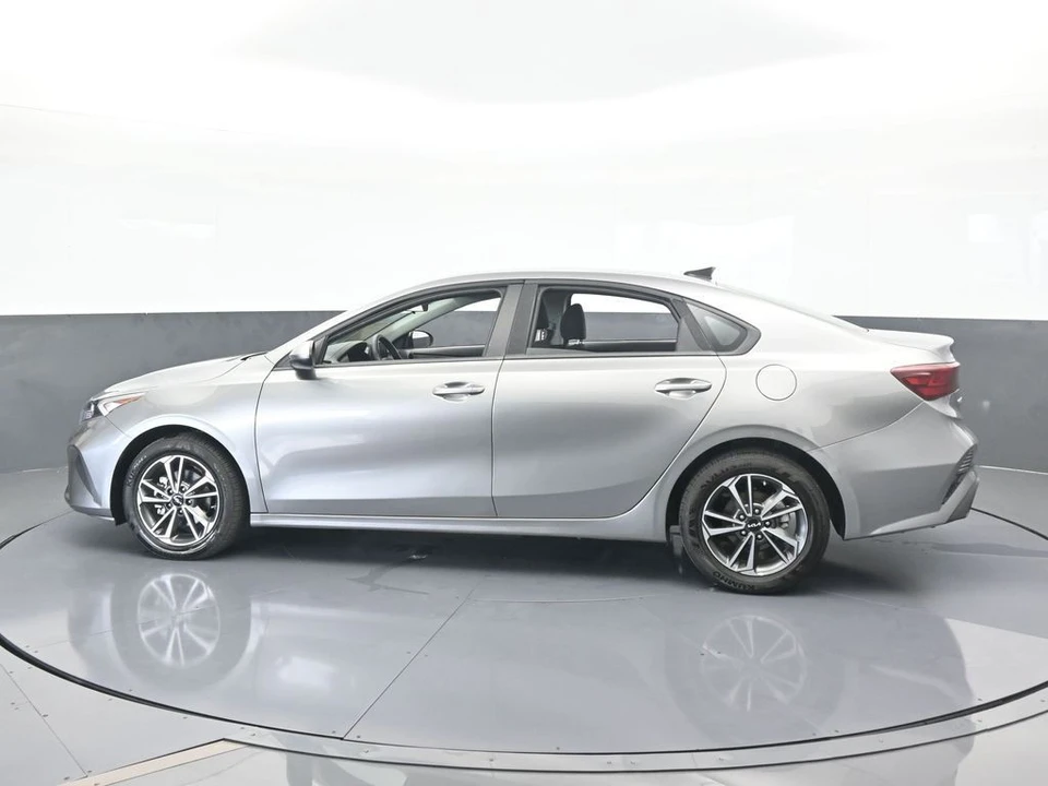 2024 Kia Forte - Image 3 of 12