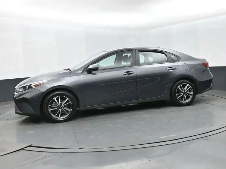 2024 Kia Forte - Image 5 of 12