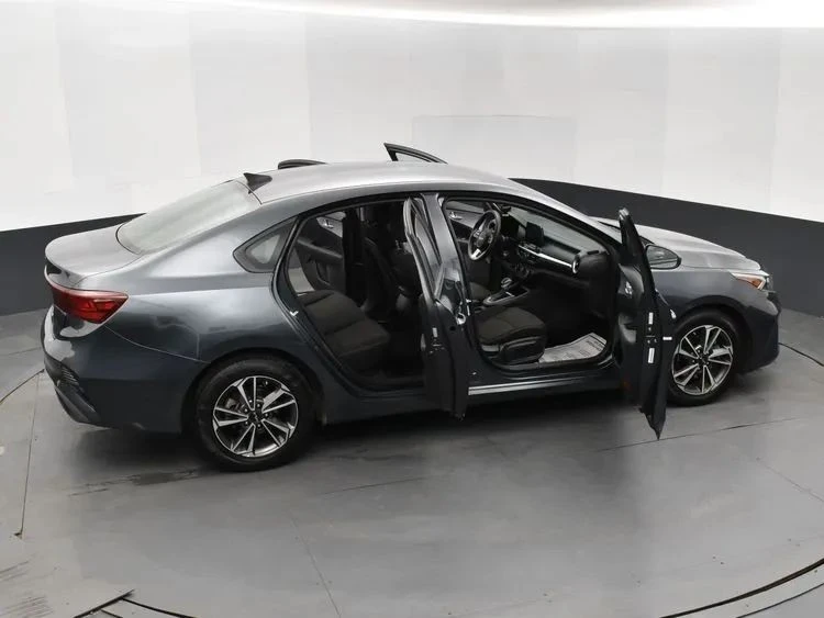 2024 Kia Forte - Image 6 of 12