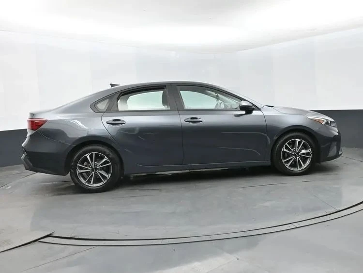 2024 Kia Forte - Image 4 of 12