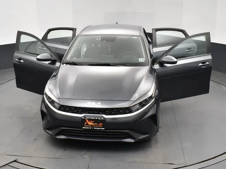 2024 Kia Forte - Image 10 of 12