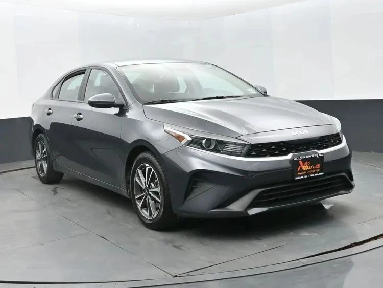 2024 Kia Forte - Image 2 of 12