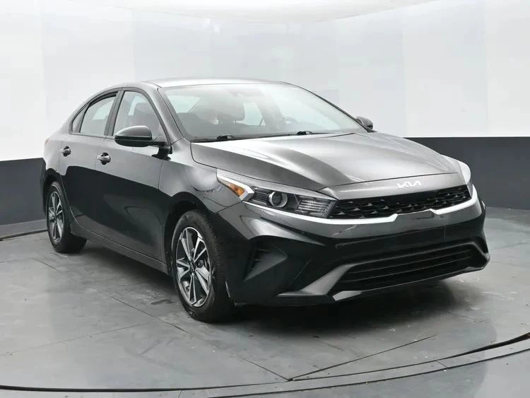 2024 Kia Forte - Image 2 of 12