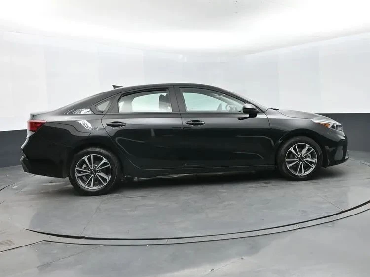 2024 Kia Forte - Image 4 of 12