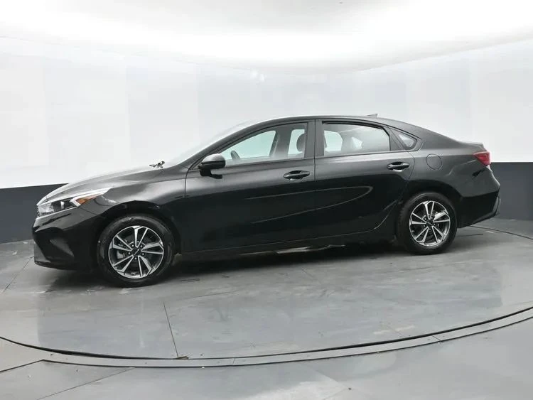 2024 Kia Forte - Image 5 of 12