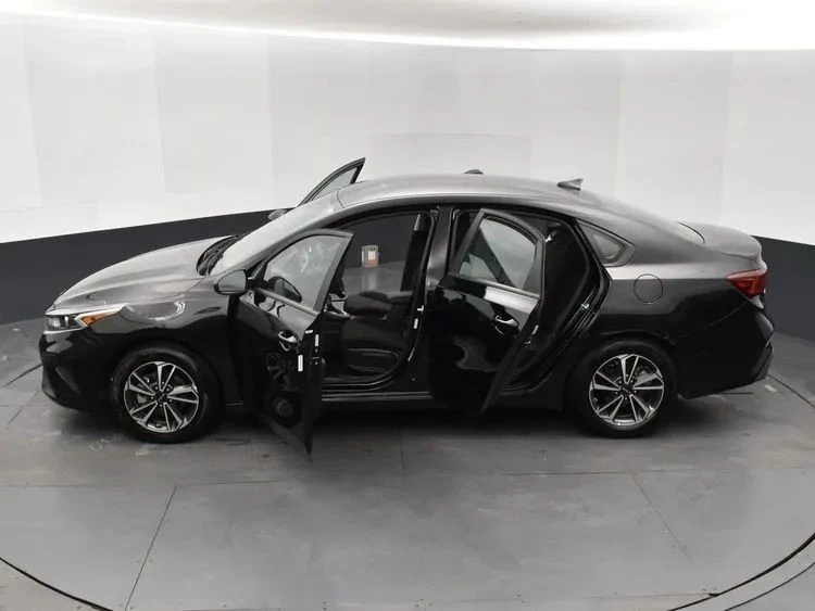 2024 Kia Forte - Image 7 of 12