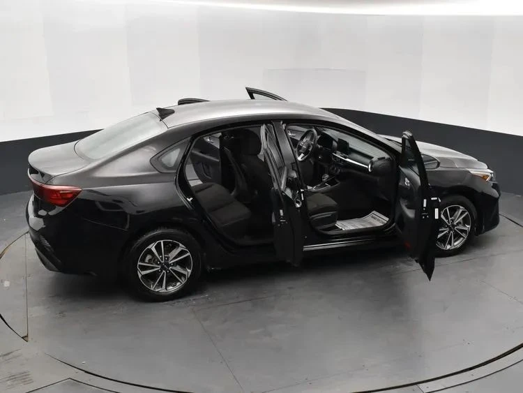 2024 Kia Forte - Image 6 of 12