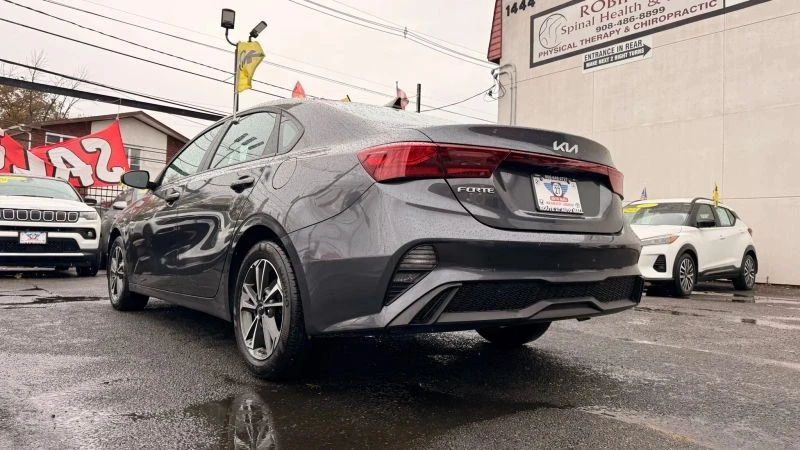 2024 Kia Forte - Image 8 of 12