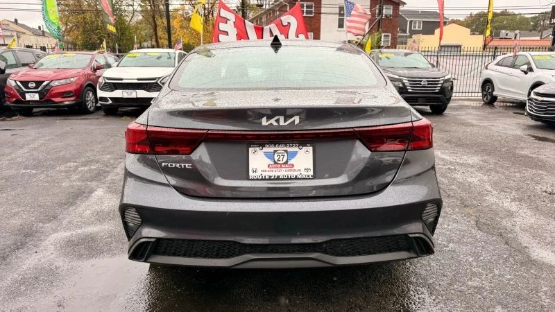 2024 Kia Forte - Image 6 of 12