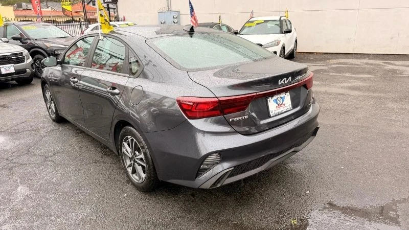2024 Kia Forte - Image 5 of 12
