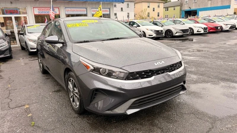 2024 Kia Forte - Image 2 of 12