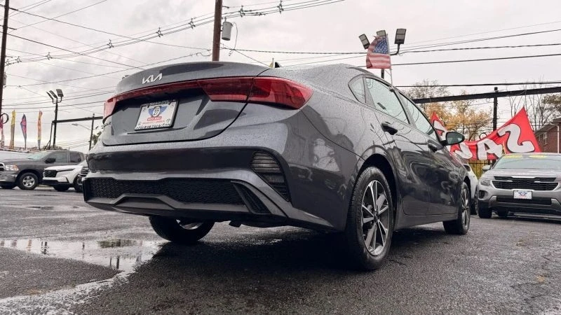 2024 Kia Forte - Image 9 of 12