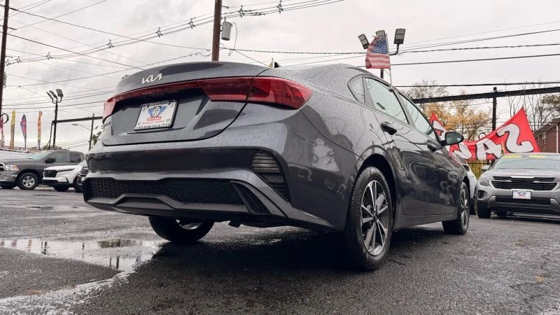 2024 Kia Forte - Image 9 of 12