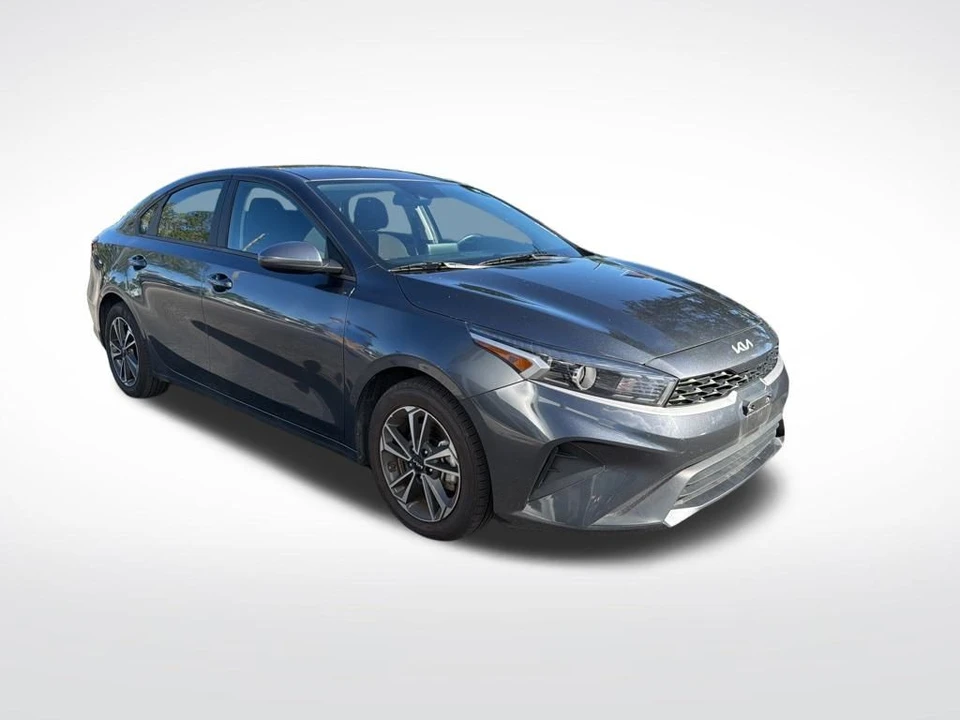 2024 Kia Forte - Image 2 of 12