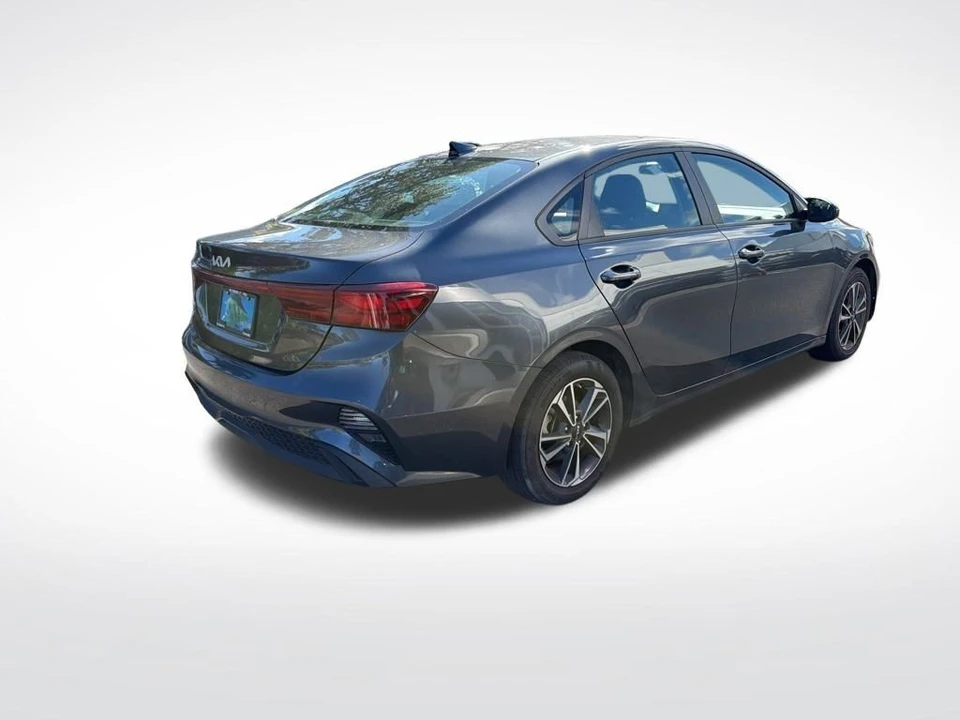 2024 Kia Forte - Image 5 of 12