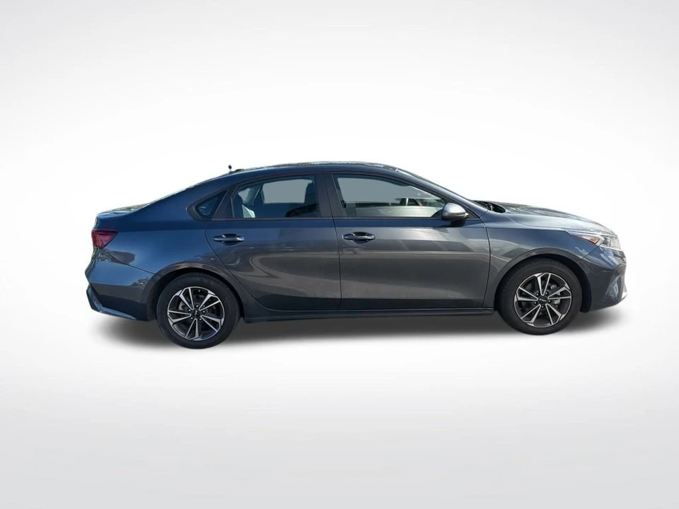 2024 Kia Forte - Image 4 of 12
