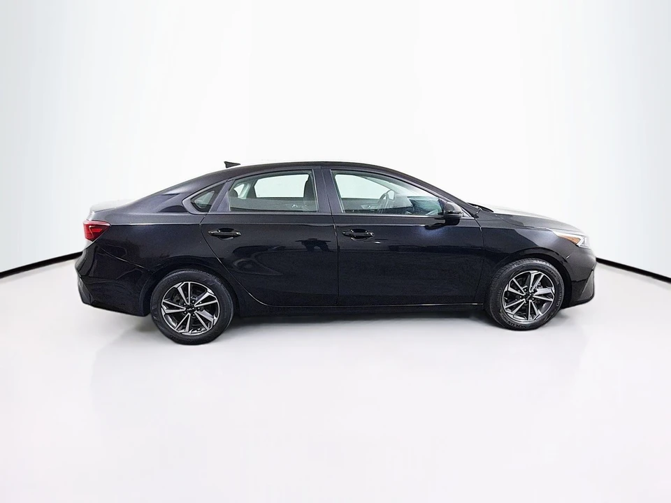 2024 Kia Forte - Image 9 of 21