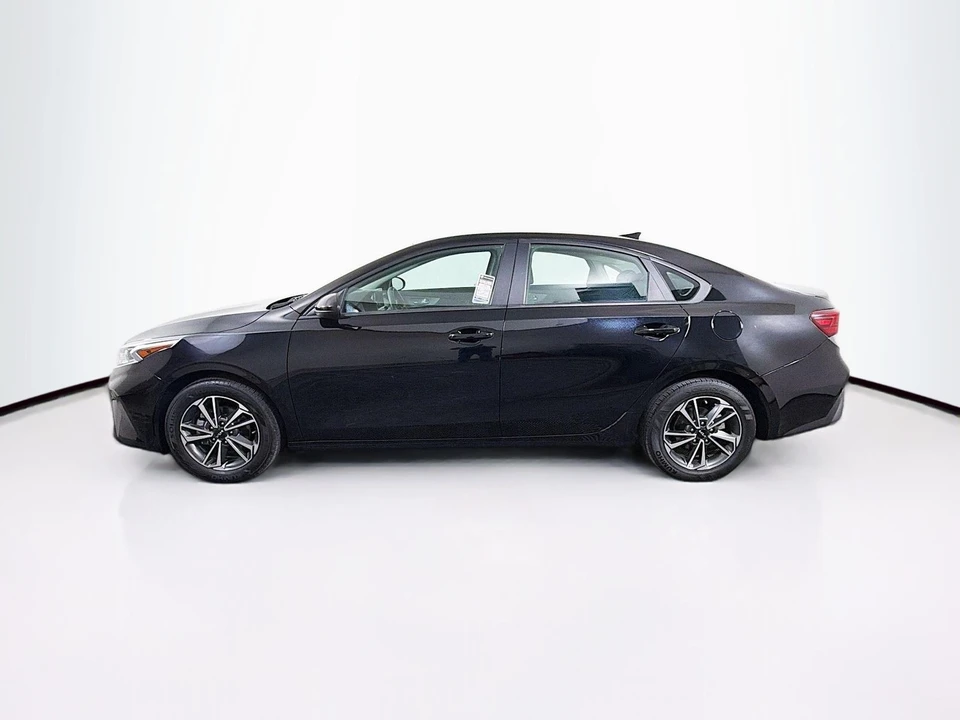 2024 Kia Forte - Image 5 of 21
