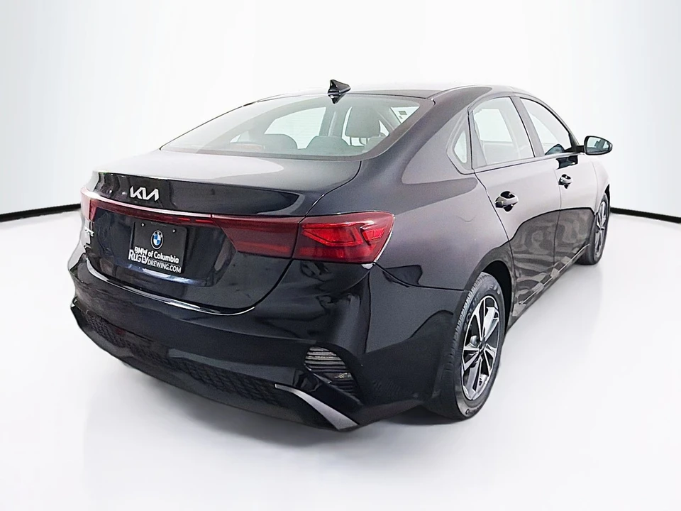 2024 Kia Forte - Image 8 of 21