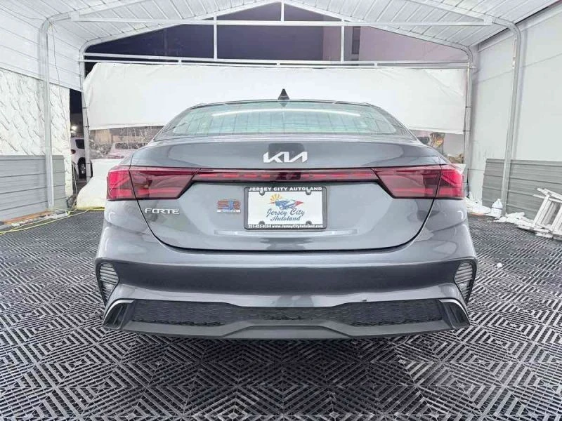 2024 Kia Forte - Image 6 of 12