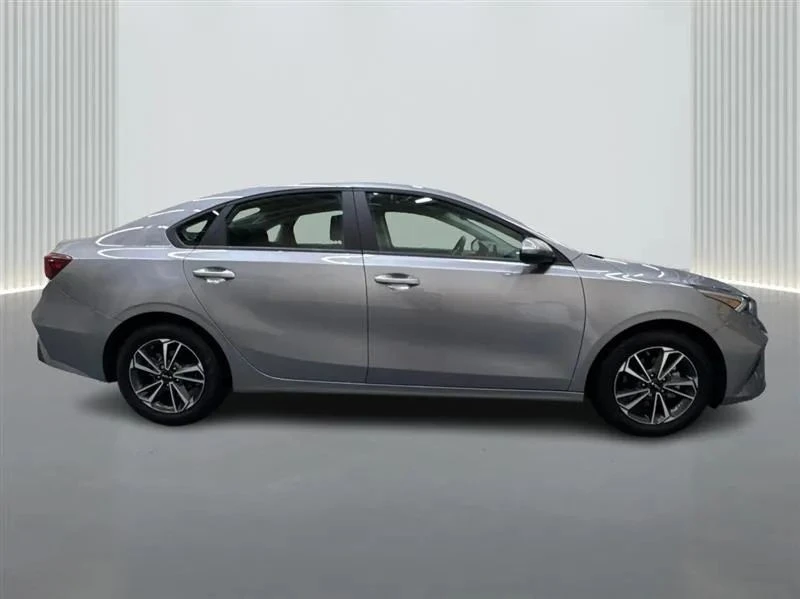 2024 Kia Forte - Image 6 of 12