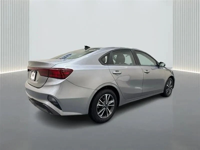 2024 Kia Forte - Image 5 of 12