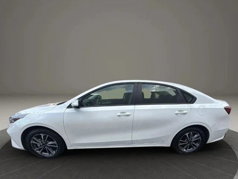 2024 Kia Forte - Image 8 of 12