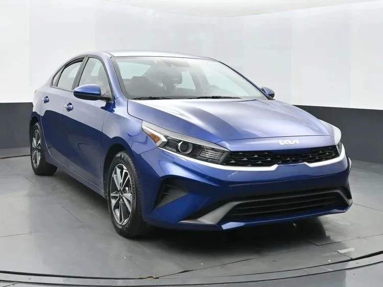 2024 Kia Forte - Image 2 of 12