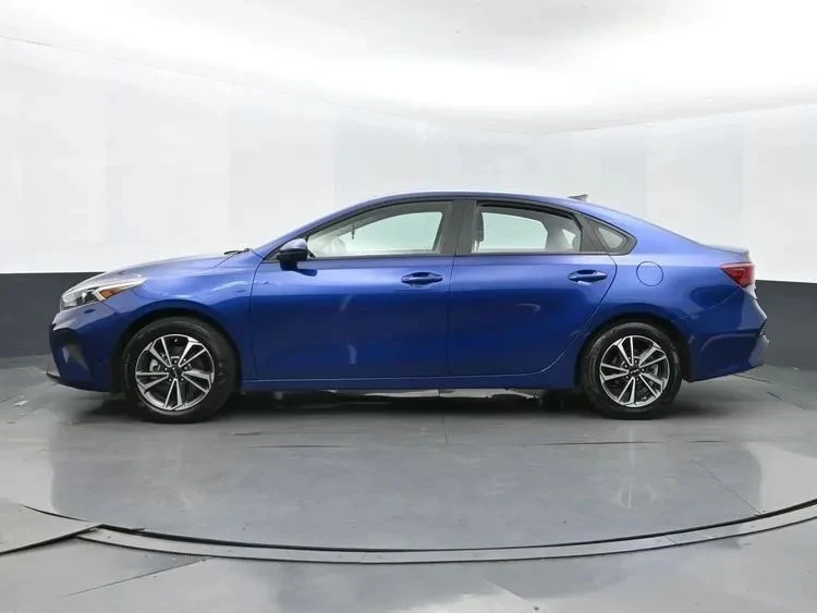 2024 Kia Forte - Image 5 of 12