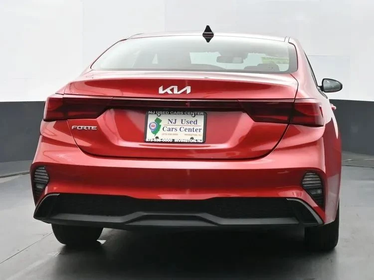 2024 Kia Forte - Image 8 of 12