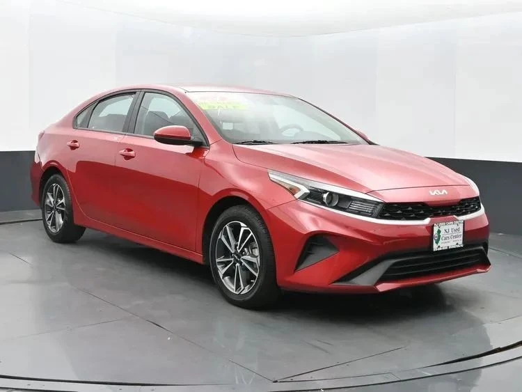 2024 Kia Forte - Image 2 of 12