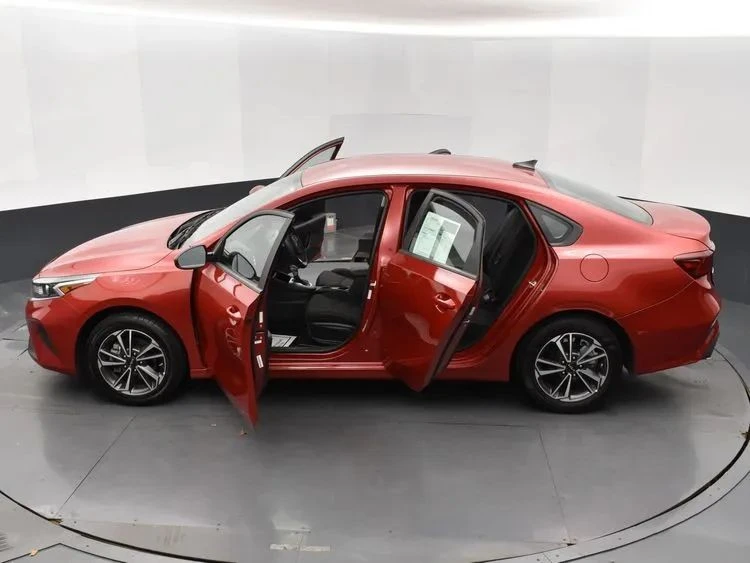 2024 Kia Forte - Image 7 of 12