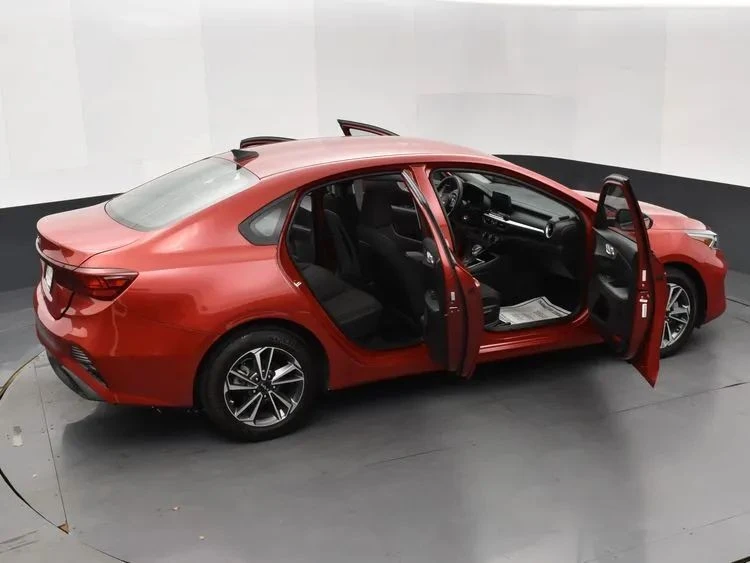 2024 Kia Forte - Image 6 of 12