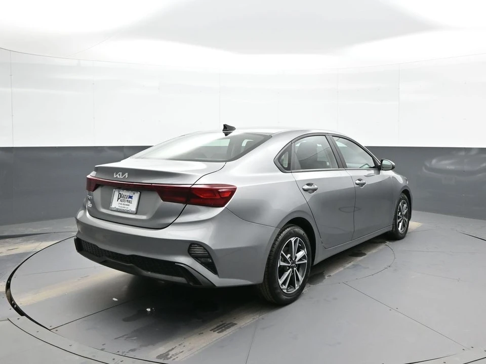 2024 Kia Forte - Image 6 of 12