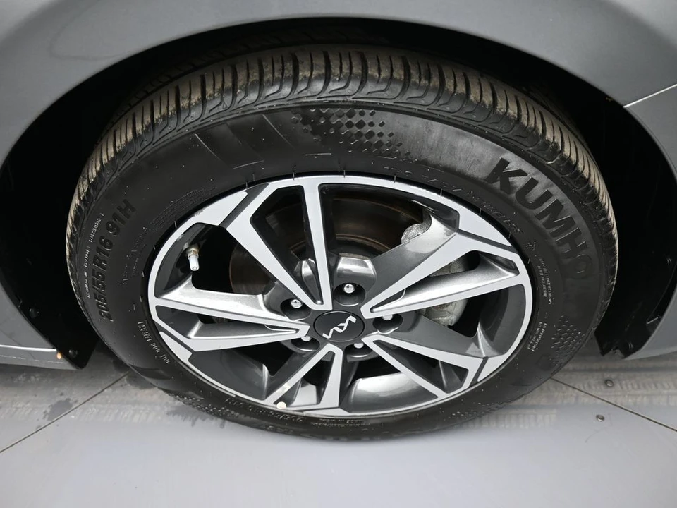 2024 Kia Forte - Image 13 of 21