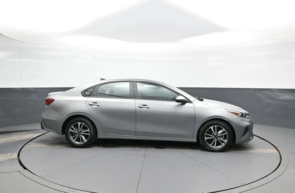 2024 Kia Forte - Image 5 of 12