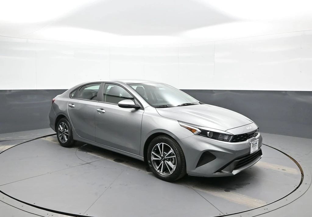 2024 Kia Forte - Image 4 of 12