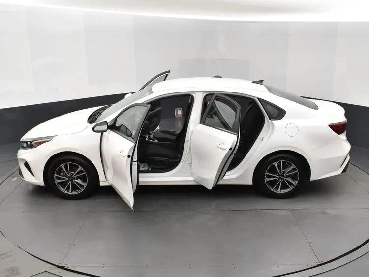 2024 Kia Forte - Image 7 of 12