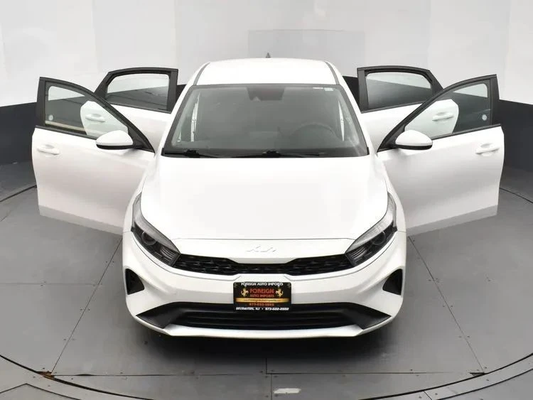 2024 Kia Forte - Image 10 of 12