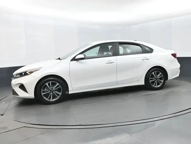 2024 Kia Forte - Image 5 of 12