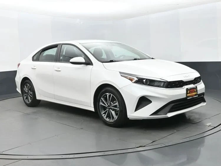 2024 Kia Forte - Image 2 of 12