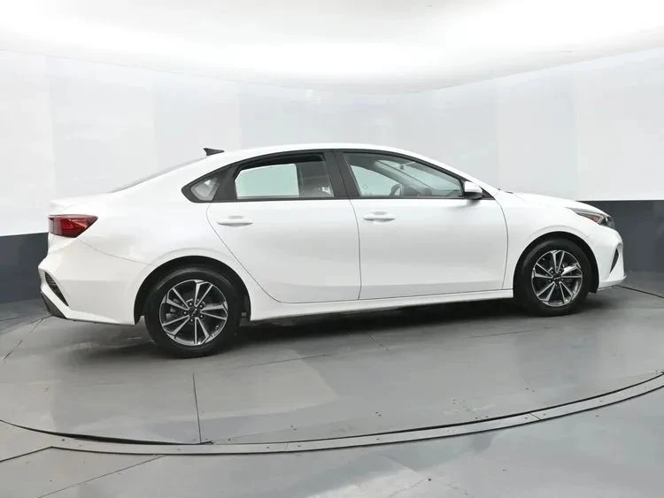 2024 Kia Forte - Image 4 of 12