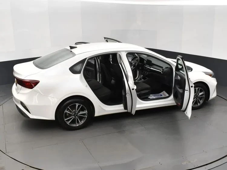 2024 Kia Forte - Image 6 of 12