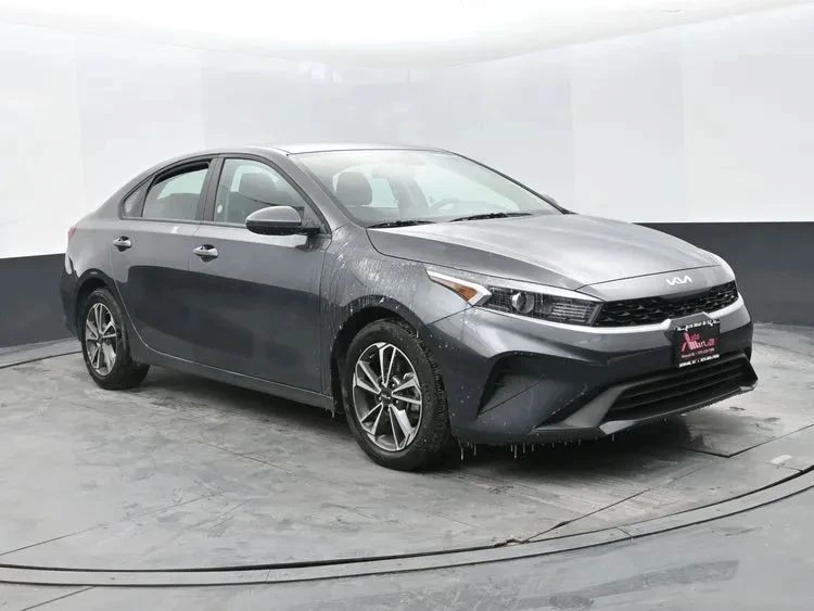 2024 Kia Forte - Image 2 of 12