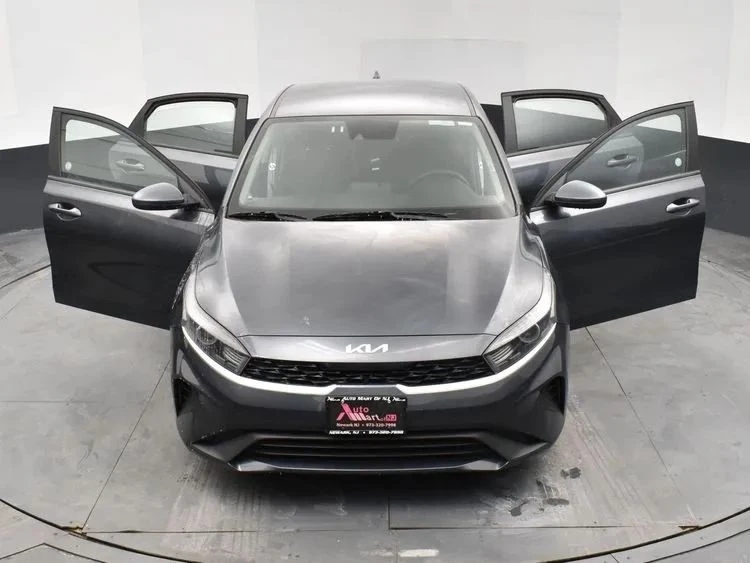 2024 Kia Forte - Image 10 of 12