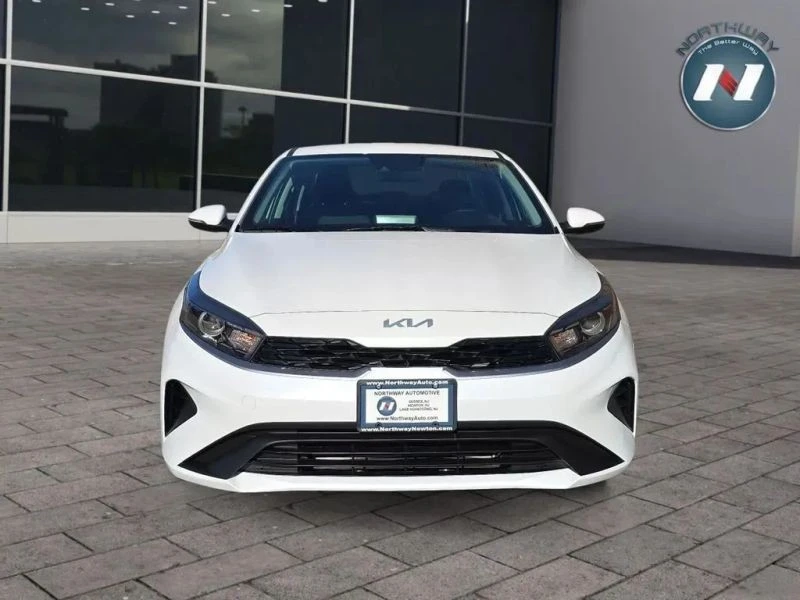 2024 Kia Forte - Image 8 of 12