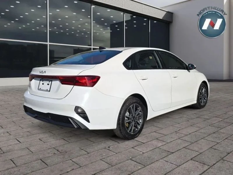 2024 Kia Forte - Image 5 of 12
