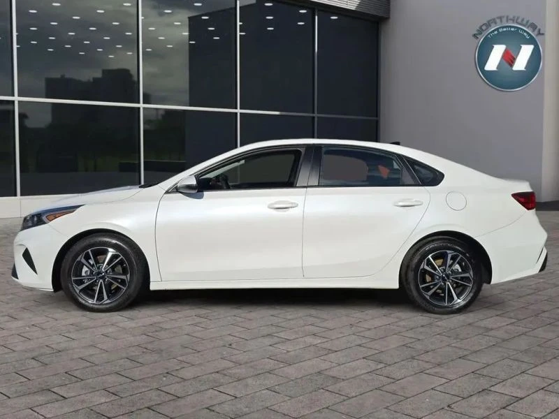 2024 Kia Forte - Image 2 of 12